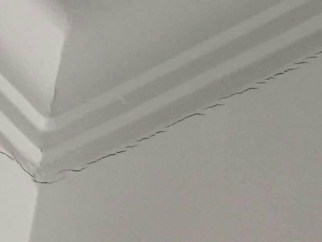 新房子家裝吊頂開(kāi)裂怎么辦?速速了解解決方法!