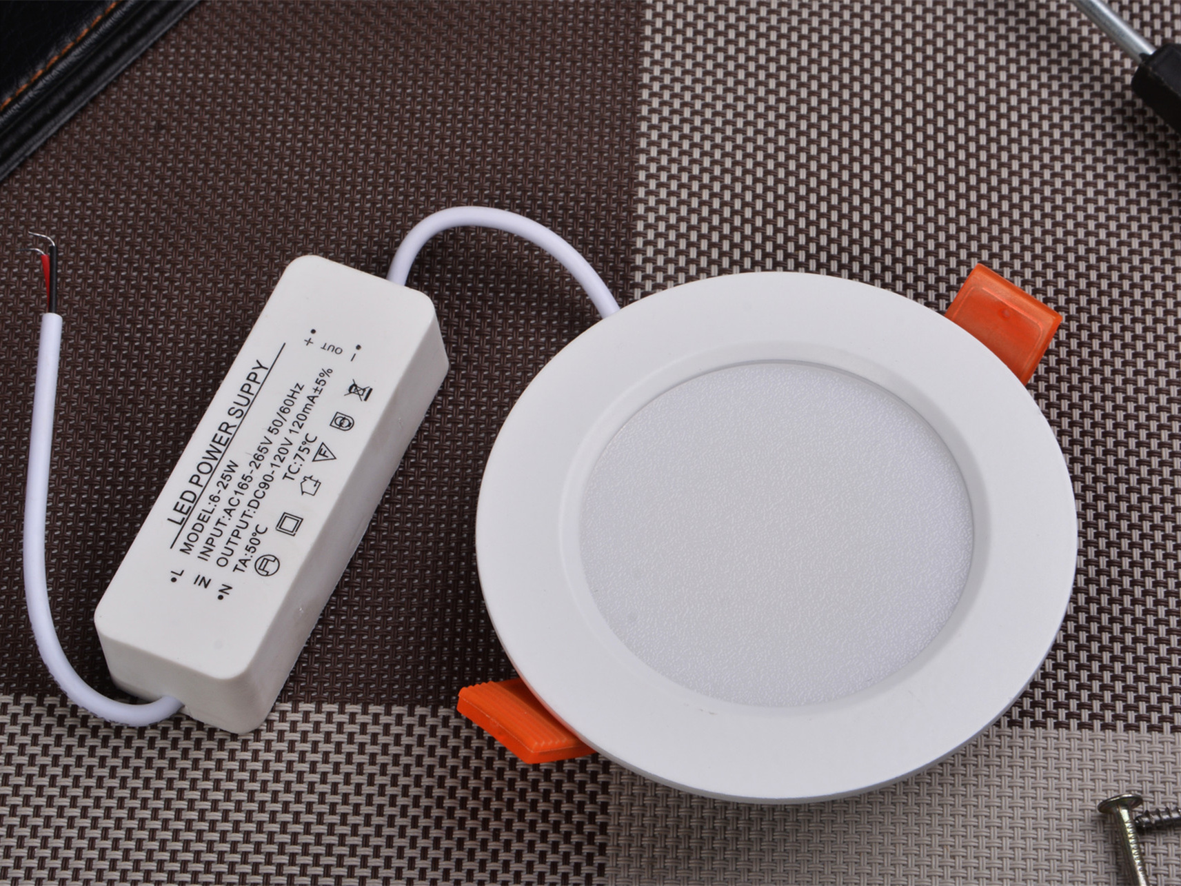 什么是高壓鈉燈鎮(zhèn)流器，高壓鈉燈電子鎮(zhèn)流器的優(yōu)點(diǎn)有哪些?